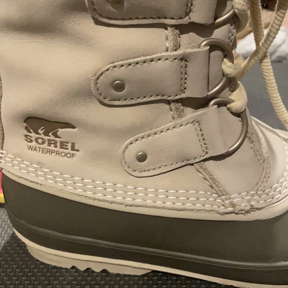 Sorel boots - Picture 2 of 6